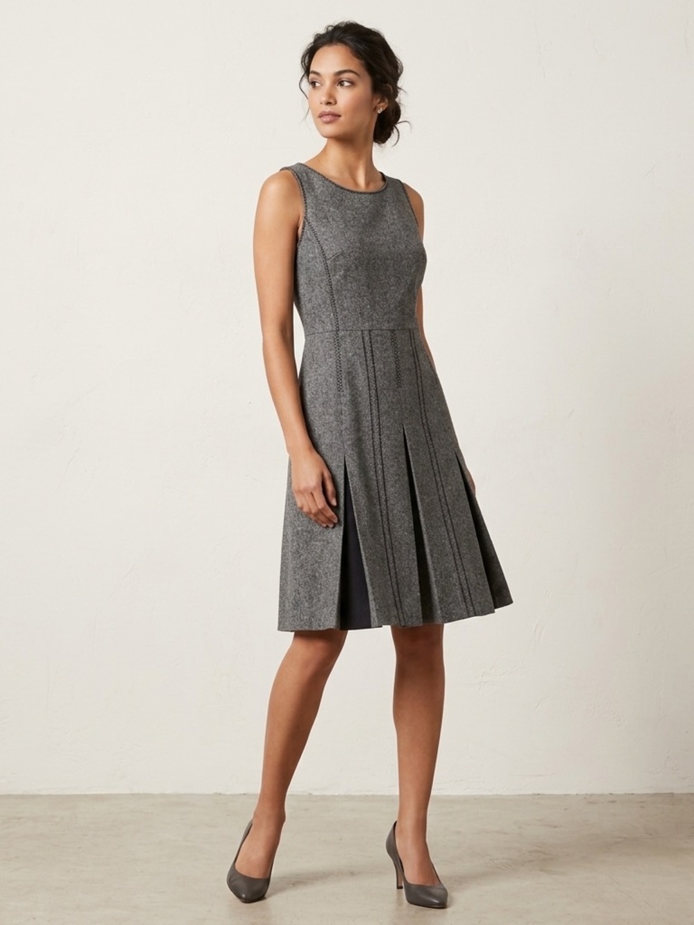 LOFT Gray Wool Blend Sleeveless Pleated Dress Size 6 Work Office Career